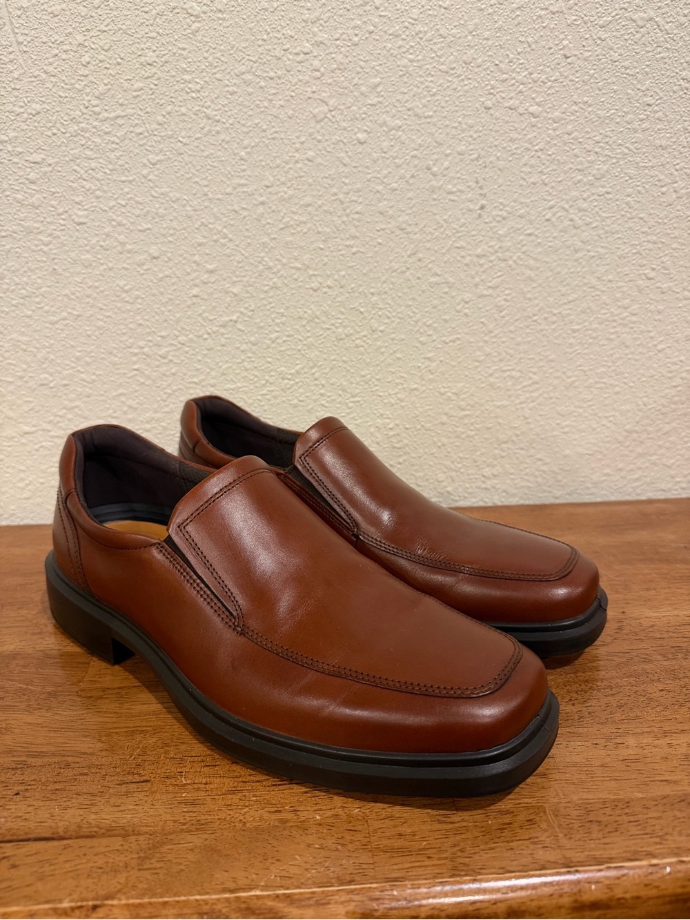 ECCO Men's Helsinki 2.0 Leather Apron Toe Loafers